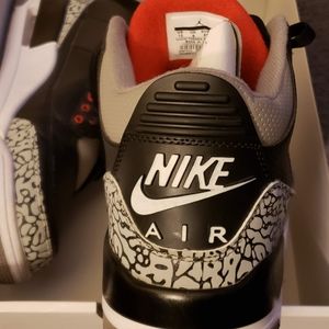 Air Jordan (3) Black cement
